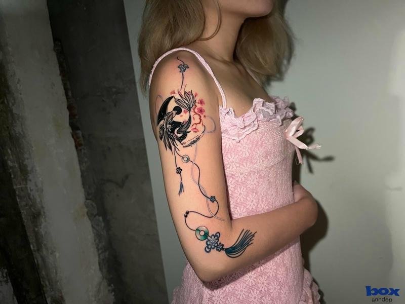 Hình xăm cánh tay nữ phong cách cool girl
