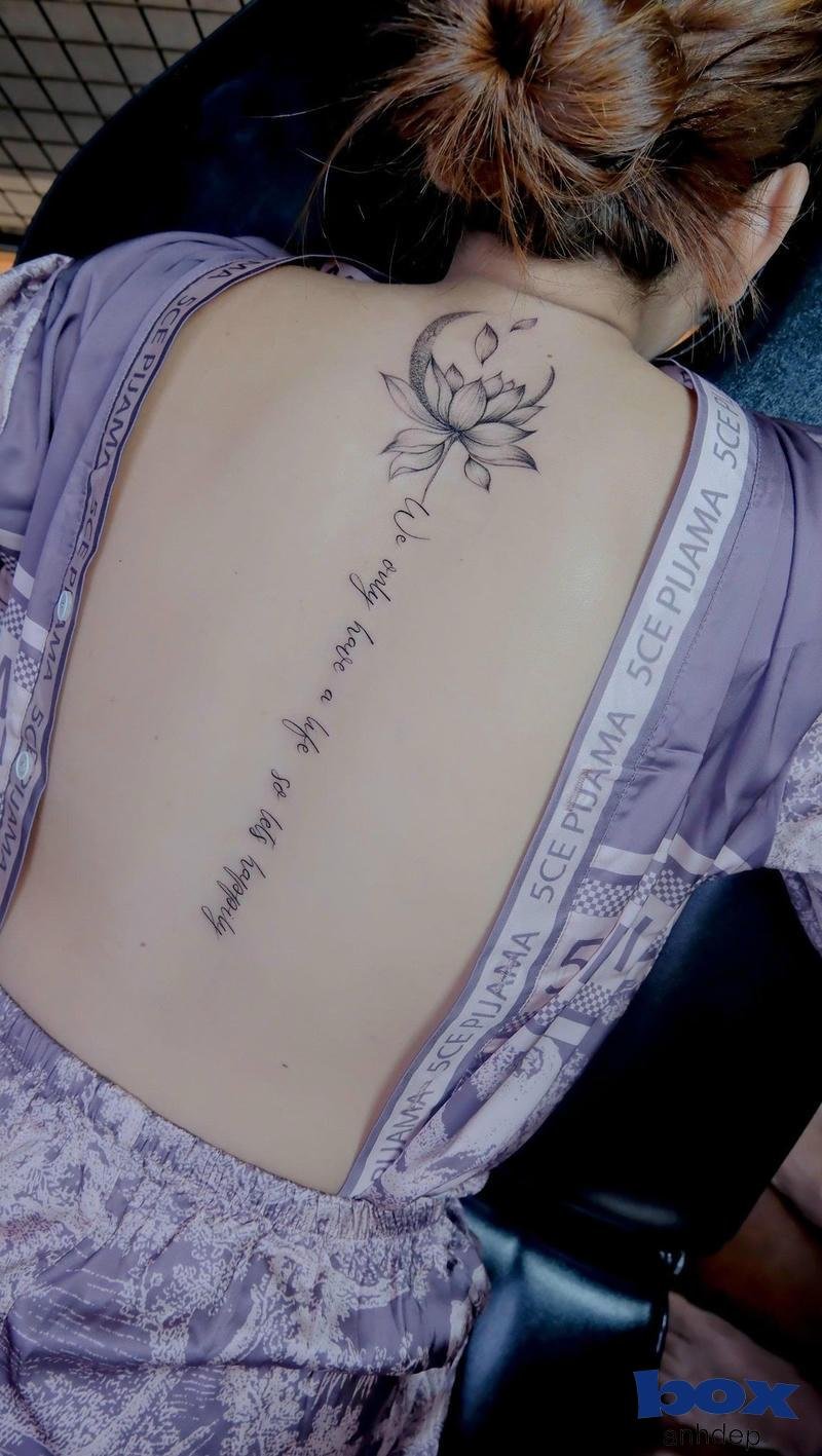 Hình xăm dọc sống lưng nữ cool