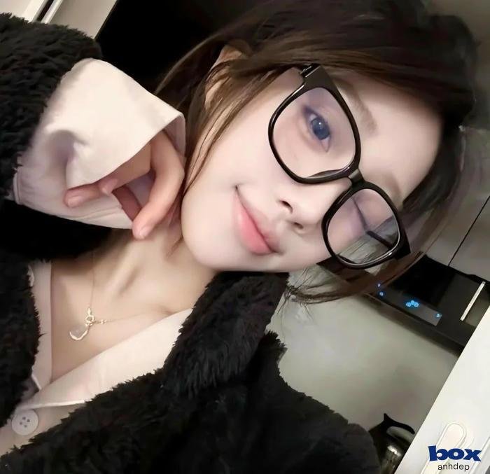 ảnh profile nữ rực lửa