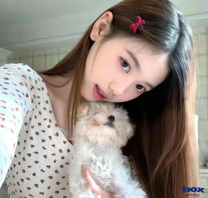 ảnh thiếu nữ lấp lánh huyền ảo