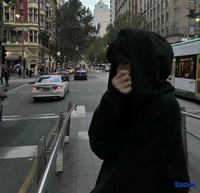 avatar buồn nam màu tối