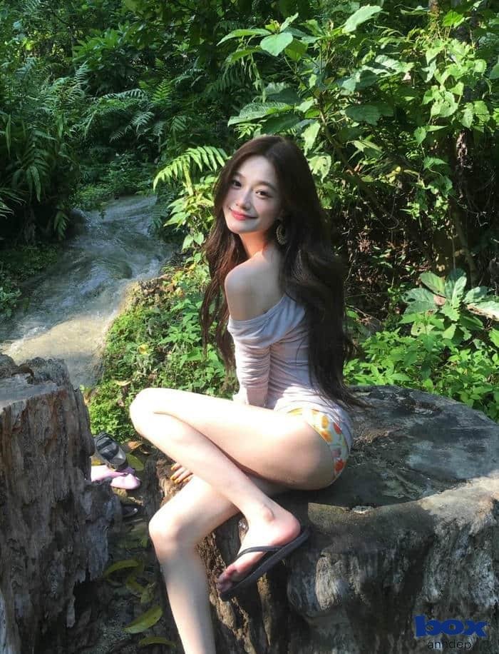 hình nền cô gái hiện đại