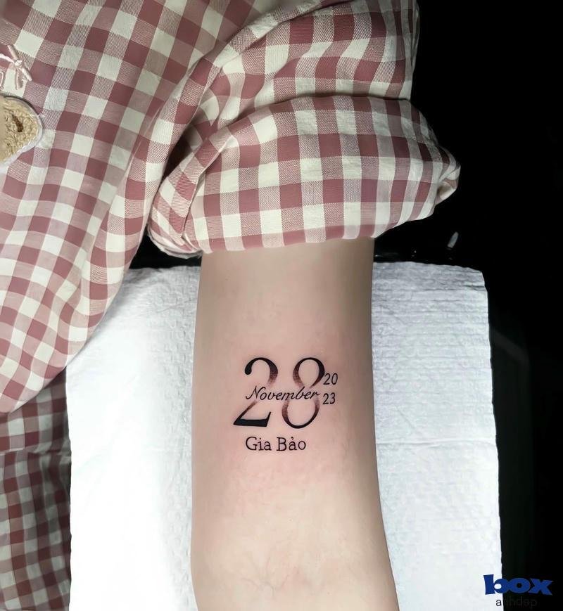 hình xăm bắp tay nữ số