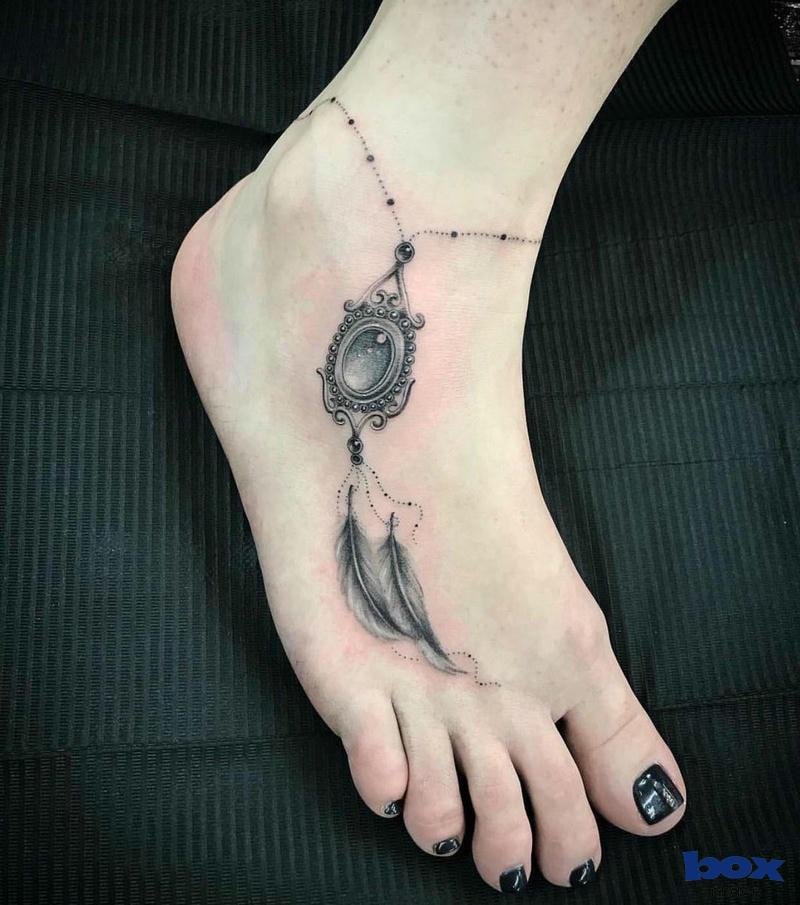 hình xăm chân nữ ngọc