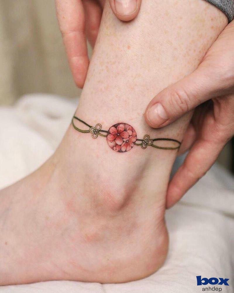 hình xăm chân nữ vong chan