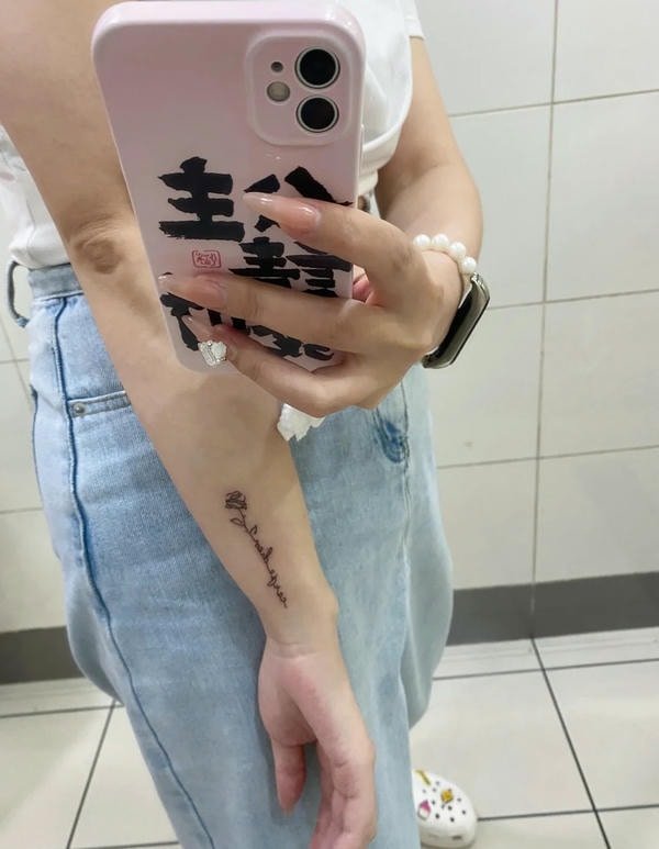 100+ Mẫu Hình Xăm Chữ Đẹp Cho Nữ: Phong Cách, Ý Nghĩa