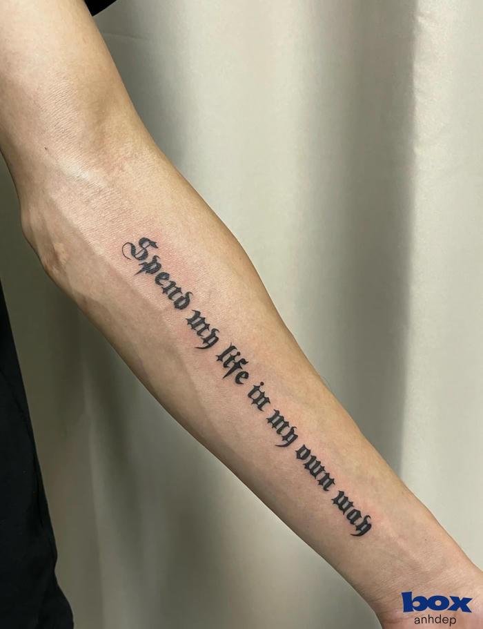 hình xăm cổ tay nam chữ