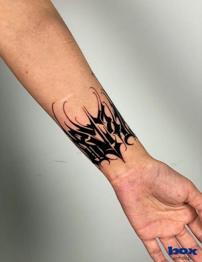 hình xăm cổ tay nam đen