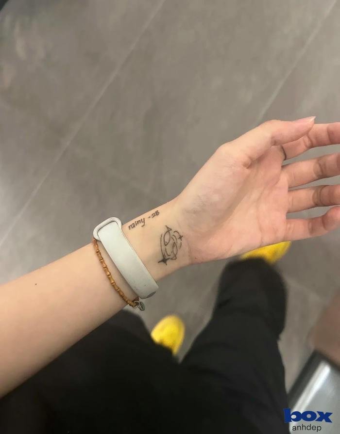 hình xăm cổ tay nam mini