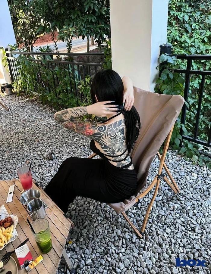 hình xăm đẹp cho nữ ở lưng