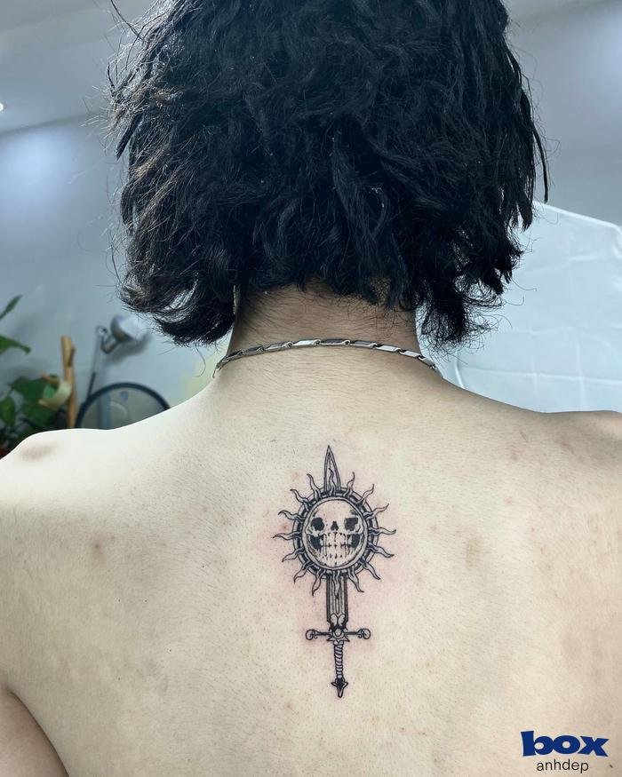 hình xăm dọc sống lưng