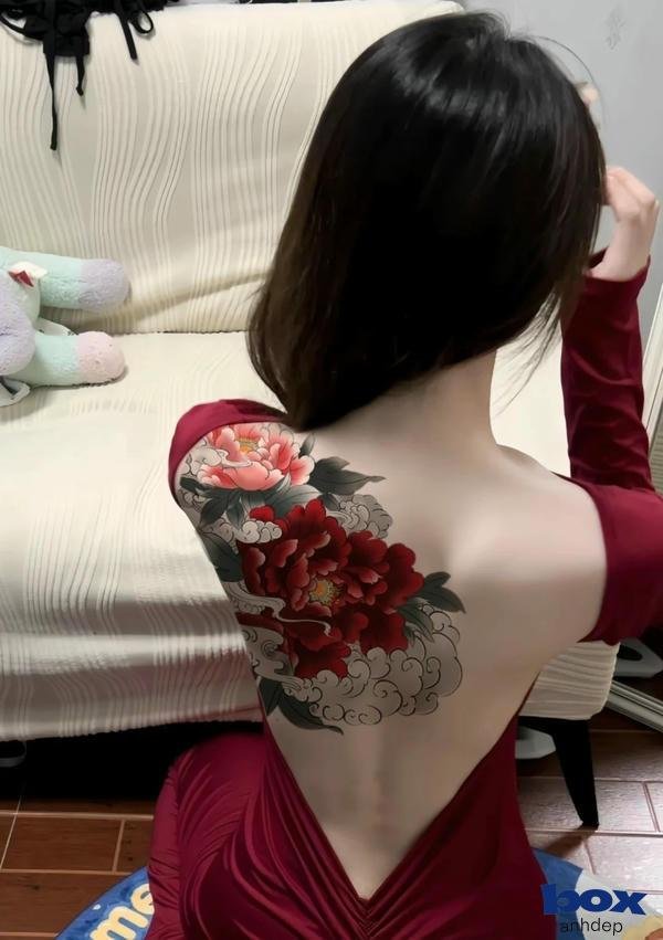 hình xăm full lưng nữ ý nghĩa