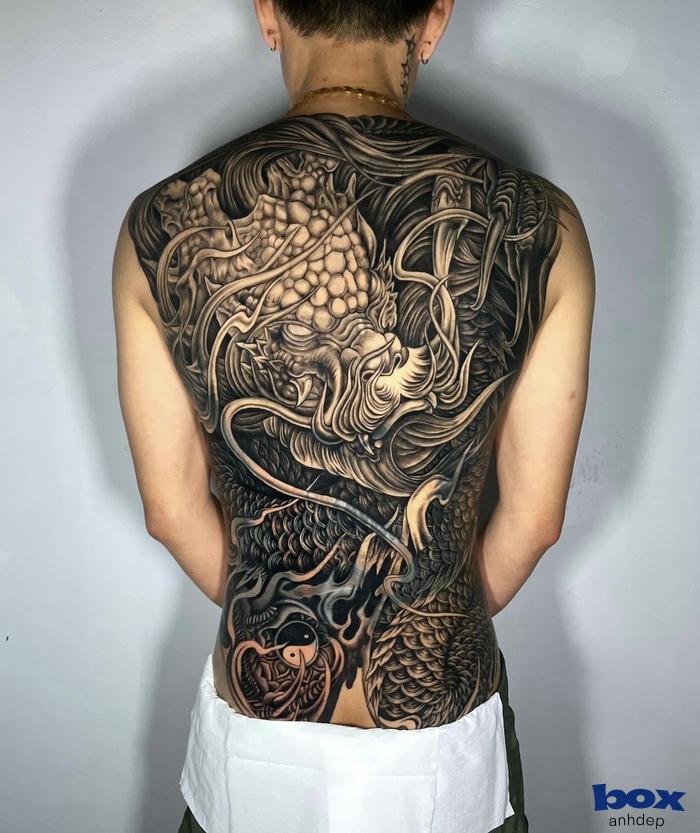 hình xăm lưng nam bít