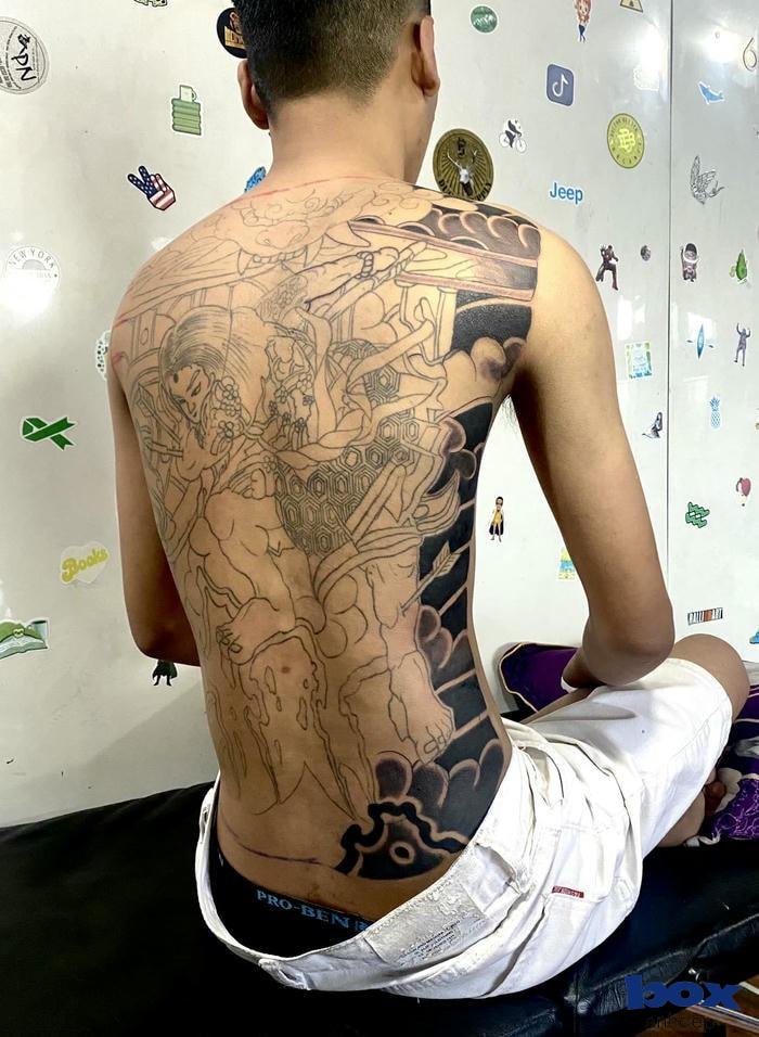 hình xăm lưng nam