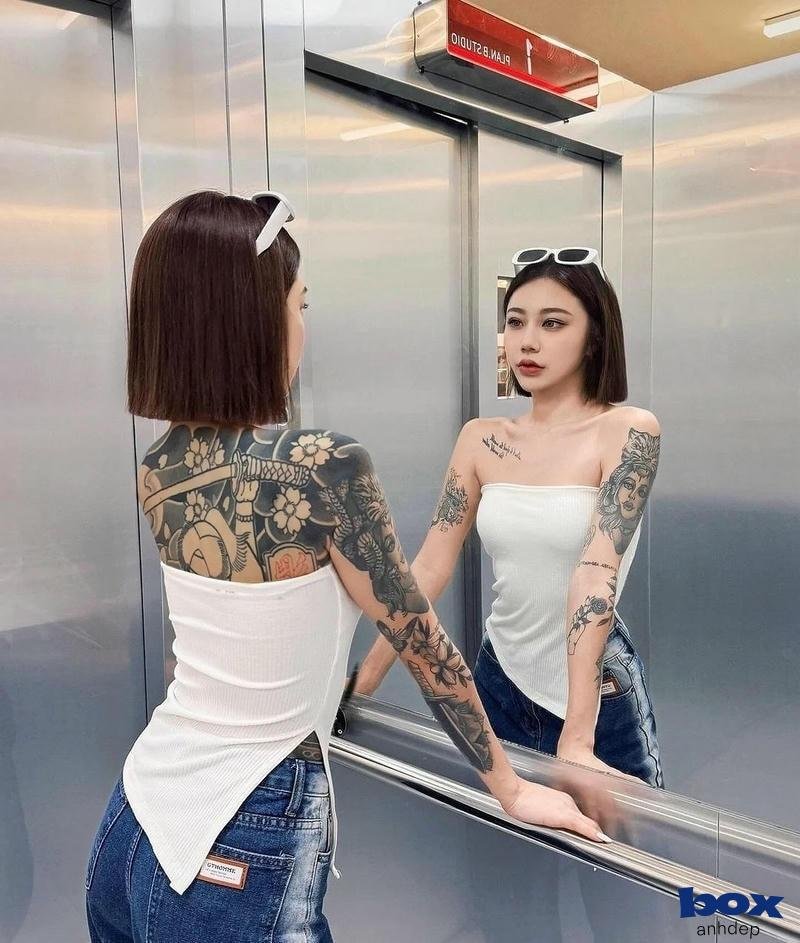 hình xăm lưng nữ lạ