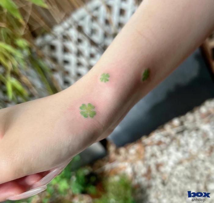 hình xăm may mắn tài lộc cho nữ cỏ 4 lá