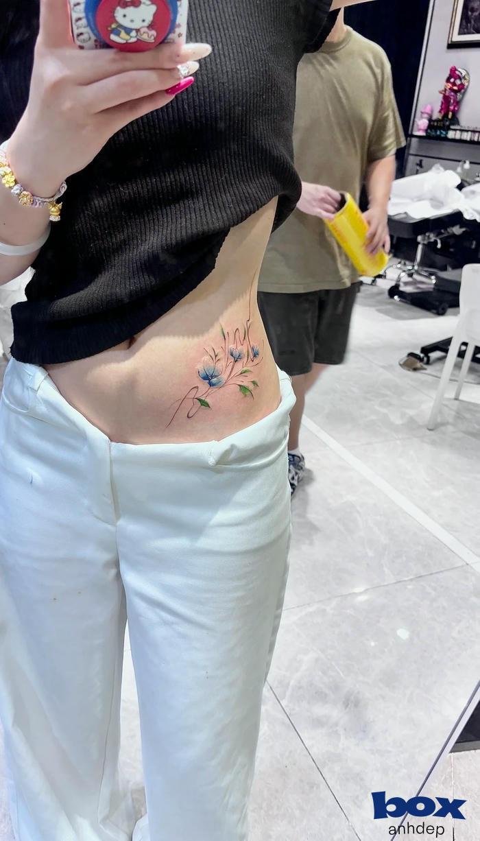 hình xăm may mắn tài lộc cho nữ ở sườn