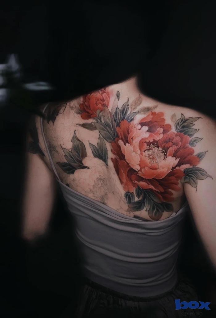 hình xăm sống lưng đẹp cho nữ