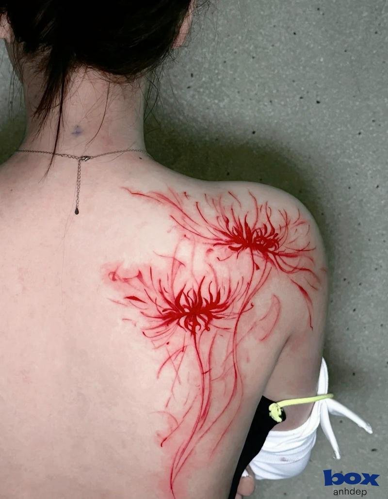 hình xăm vai nữ hoa bỏ ngạn