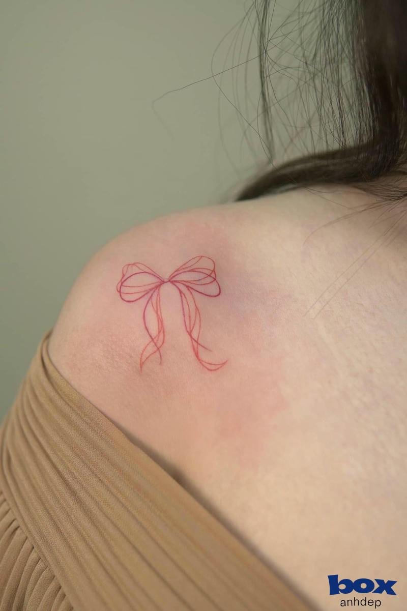 hình xăm vai nữ nhẹ nhnagf