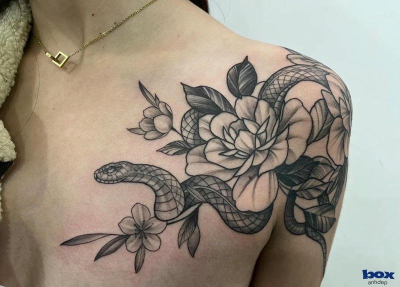 hình xăm vai nữ quyến rũ