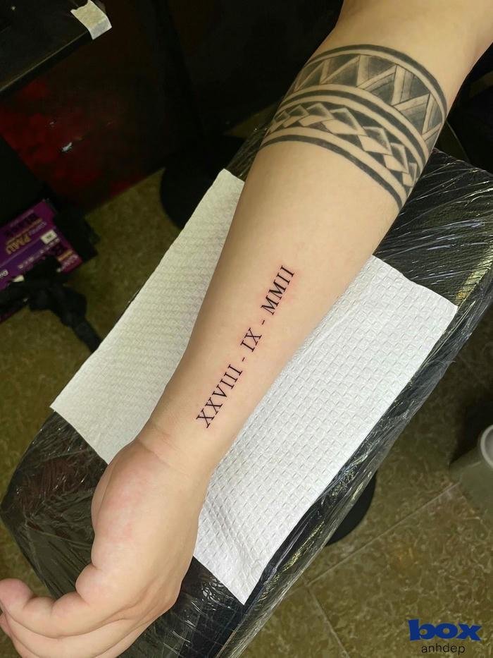 hình xăm vòng tay nam khúc tay