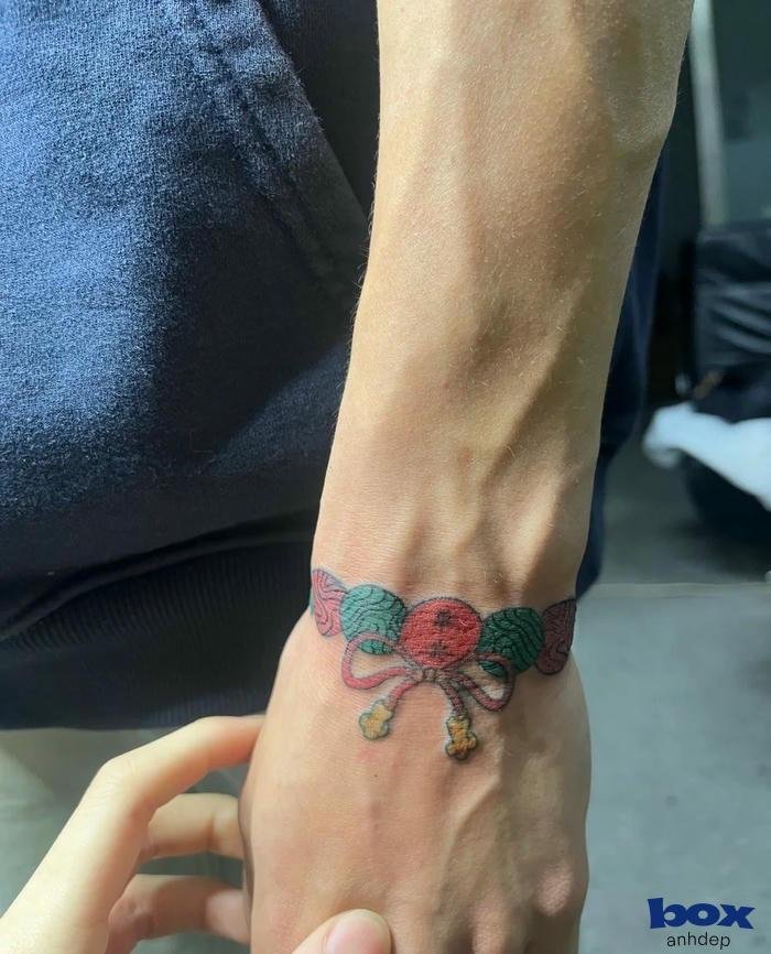 hình xăm vòng tay nam trầm