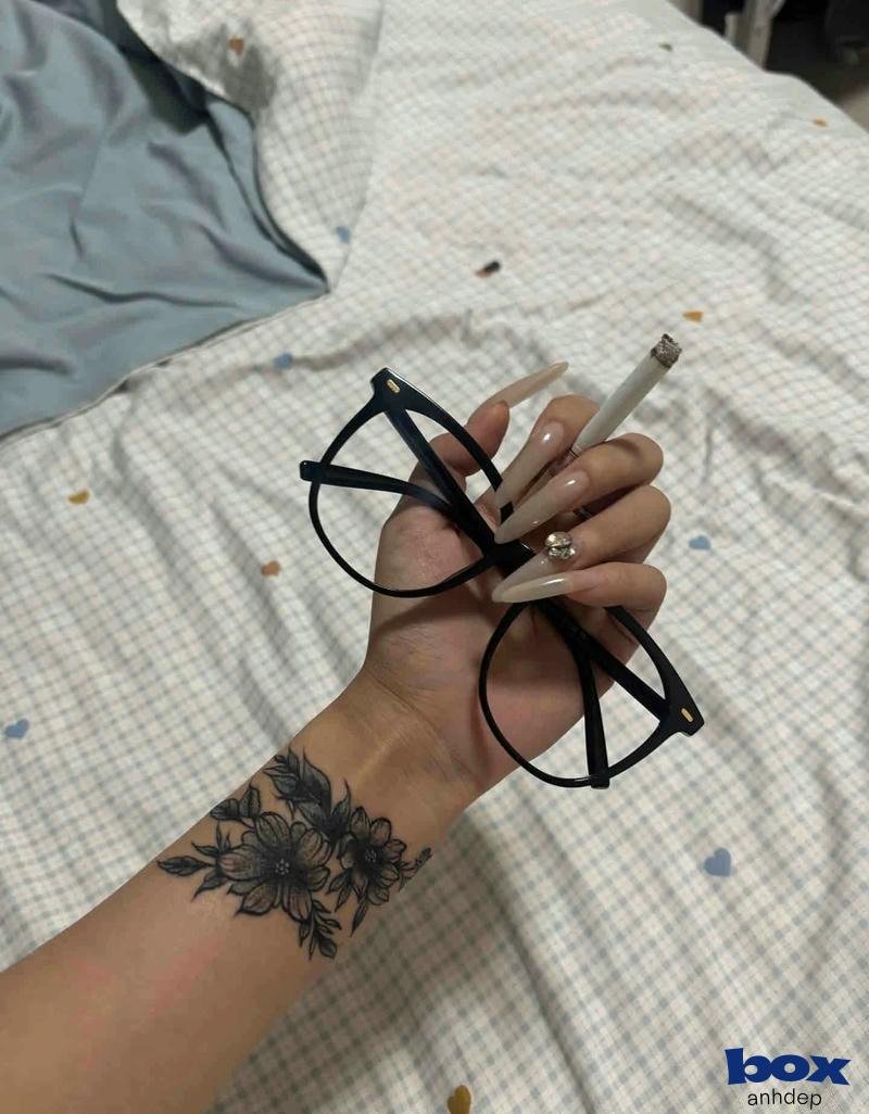 hoa xăm ở cổ tay