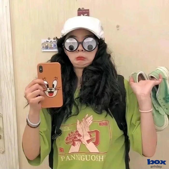 nhân vật mỉm cười bựa