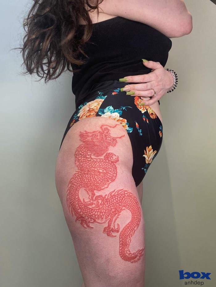 rồng xăm ở đùi chất
