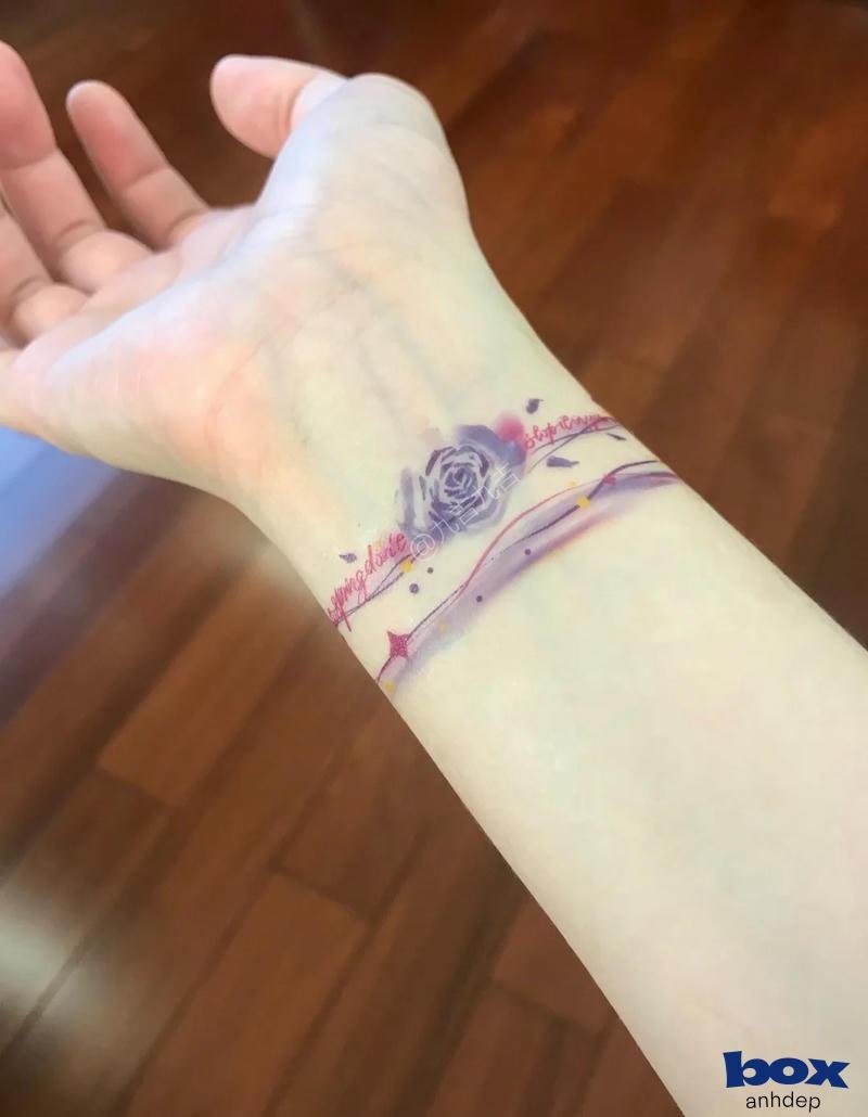 xăm cổ tay tím