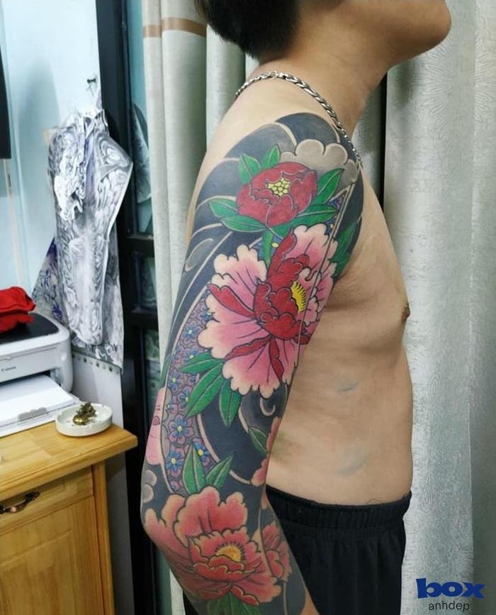 xăm mẫu đơn bắp tay