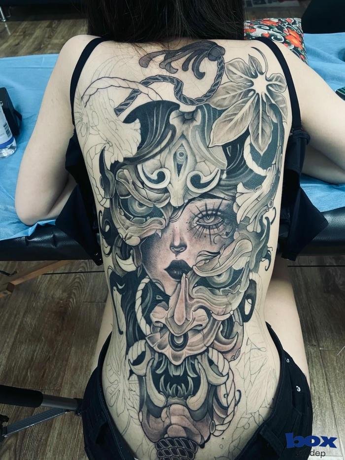 999+ Mẫu hình xăm đẹp cho nữ ở lưng được ưa chuộng nhất